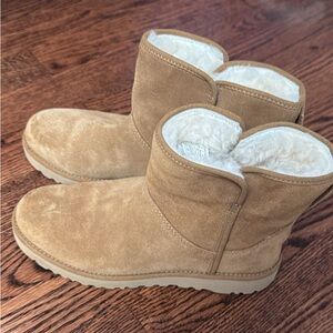 Ugg boots size 5
Brand new
